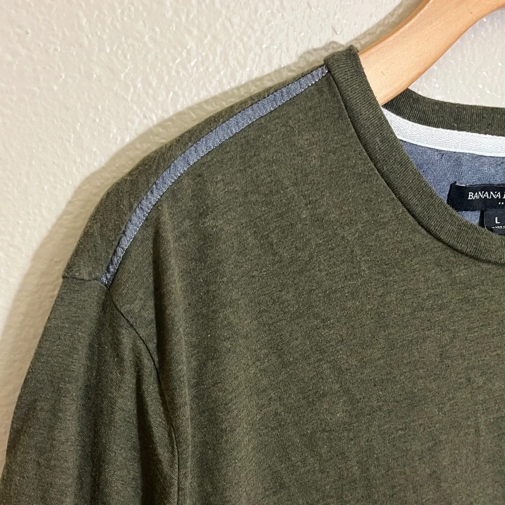 Banana Republic Dark Green Tee with Patterned Pocket
